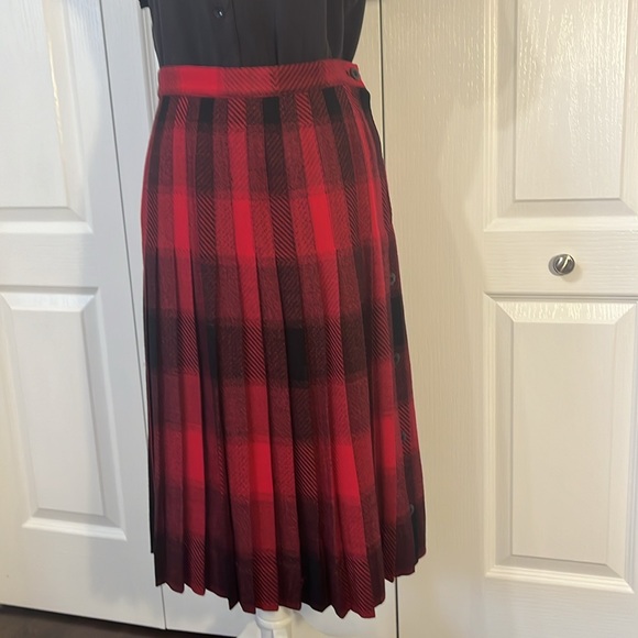 Surrey Classics Canada wool plaid skirt - Picture 10 of 11